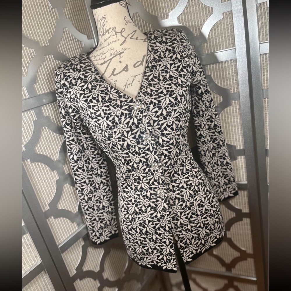 St. John Evening Jacket Blazer Size 6 Rhinestones & Sequins Black & Cream
